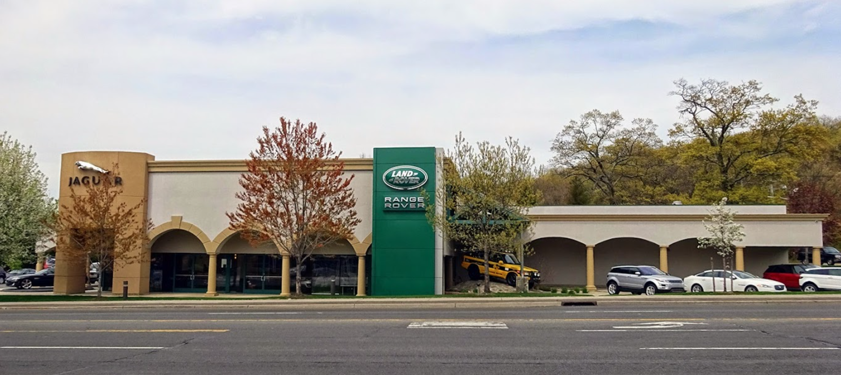 Exterior view of the Land Rover Huntington dealership in New York